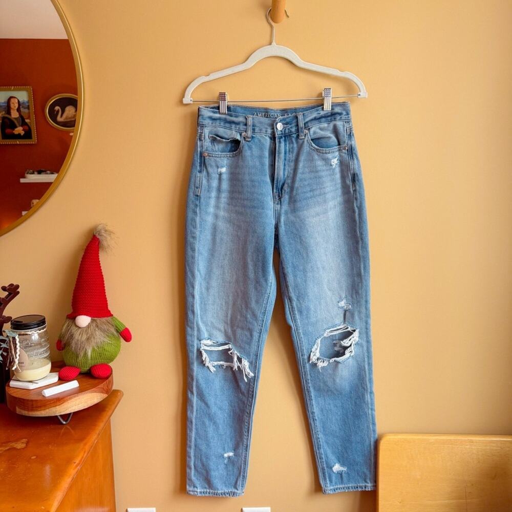 American Eagle Light Wash Distressed Mom Jeans Relaxed Size 4